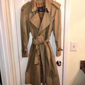 Men’s Burberry Trench Coat 36S